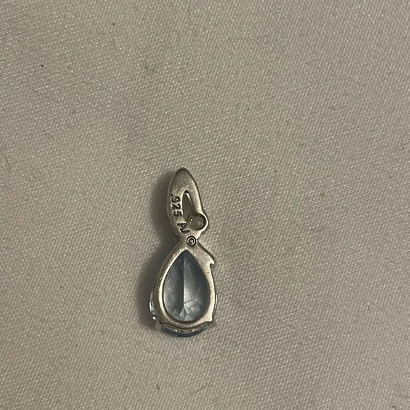 Blue sapphire pendant - Picture 2 of 4